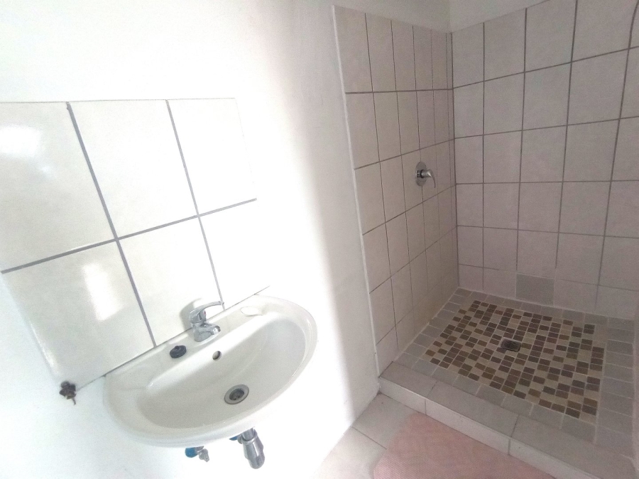 11 Bedroom Property for Sale in Ravensmead Western Cape